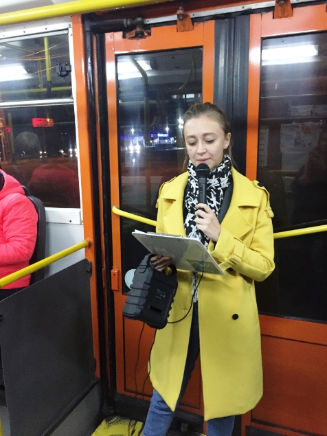 фото Валерия Каменских читает отрывок романа Ирины Богатыревой «Ведяна»