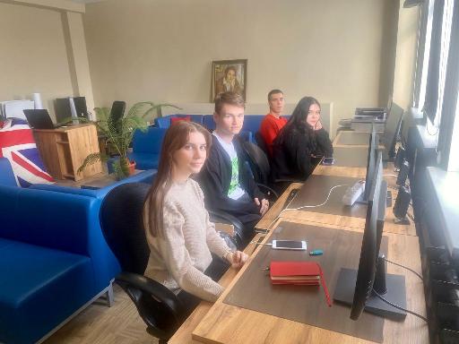 Волонтеры-переводчики на практике